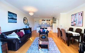 Hazelwood Hideaway: Spacious 2 Bed Apartment